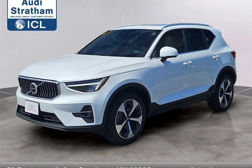 2023 Volvo XC40 Plus photo 1