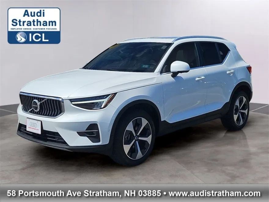 2023 Volvo XC40 Plus photo 1