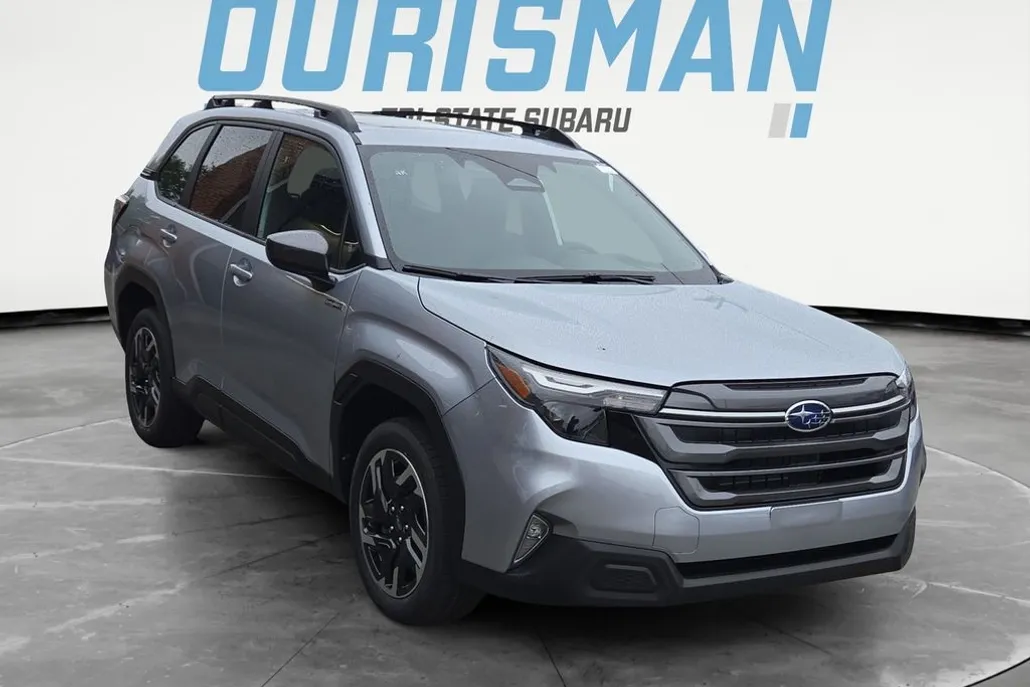 2025 Subaru Forester Premium photo 1