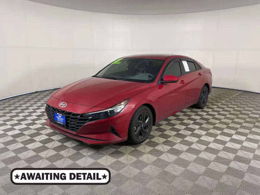 2023 Hyundai Elantra SEL photo 1