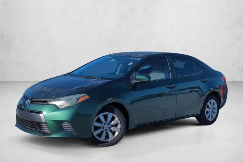 2015 Toyota Corolla LE photo 1