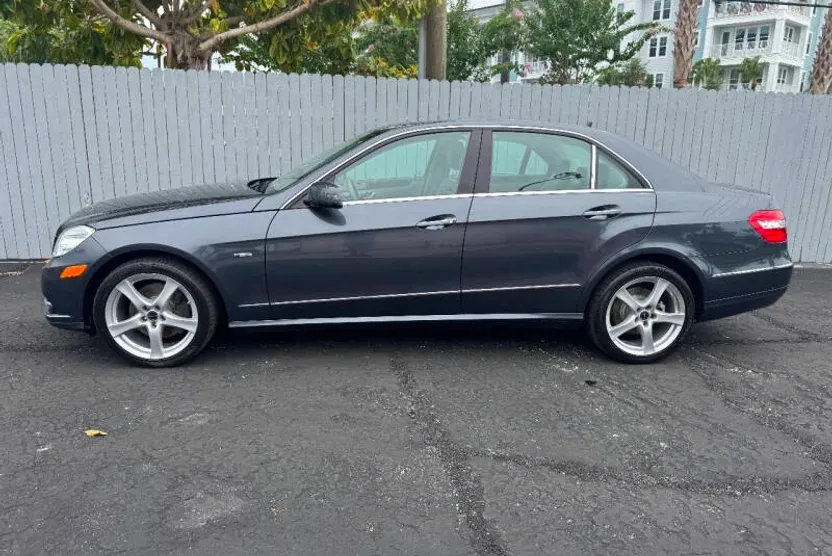 2012 Mercedes Benz E 350 4MATIC photo 1