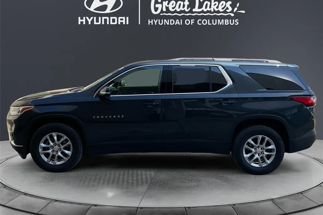 2021 Chevrolet Traverse Cloth 1LT photo 1