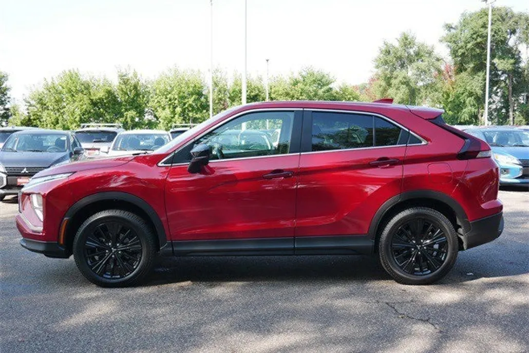 2022 Mitsubishi Eclipse Cross LE photo 1