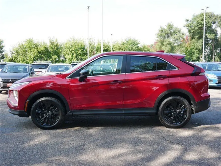 2022 Mitsubishi Eclipse Cross LE photo 1