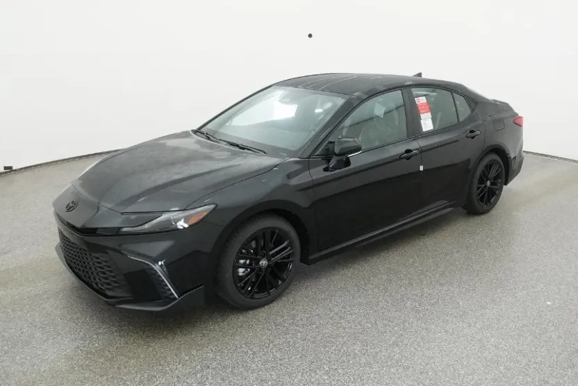 2026 Toyota Camry SE photo 1