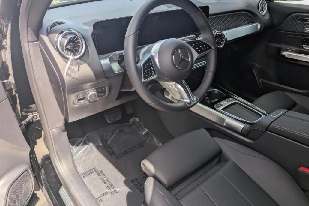 2025 Mercedes Benz GLB 250 photo 1