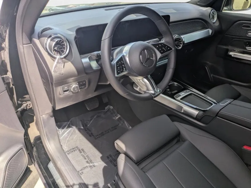 2025 Mercedes Benz GLB 250 photo 1