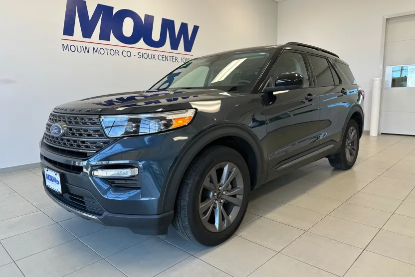 2023 Ford Explorer XLT Sport photo 1