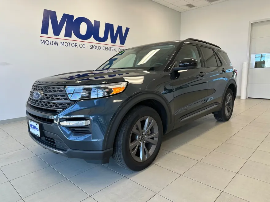 2023 Ford Explorer XLT Sport photo 1