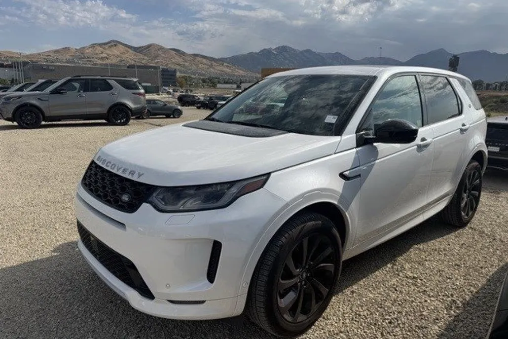 2024 Land Rover Discovery Sport S photo 1