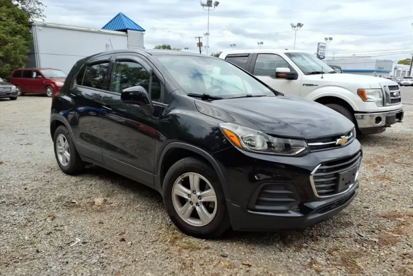 2020 Chevrolet Trax LS photo 1
