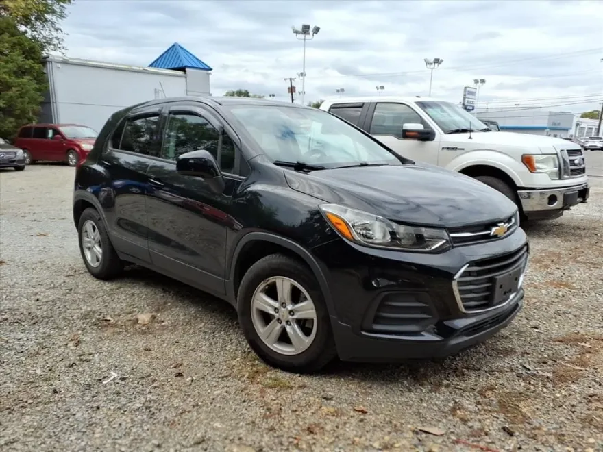2020 Chevrolet Trax LS photo 1