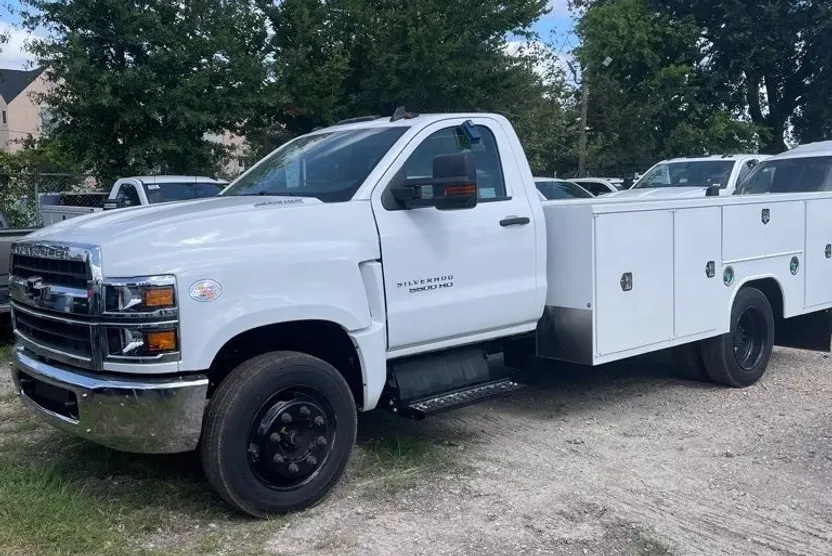 2023 Chevrolet Silverado 5500HD Work Truck photo 1