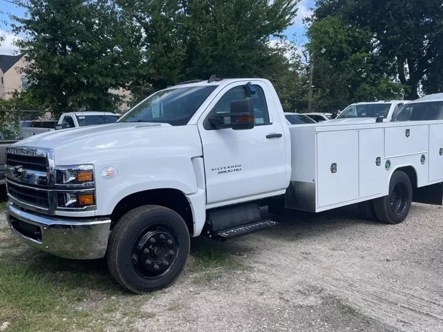2023 Chevrolet Silverado 5500HD Work Truck photo 1