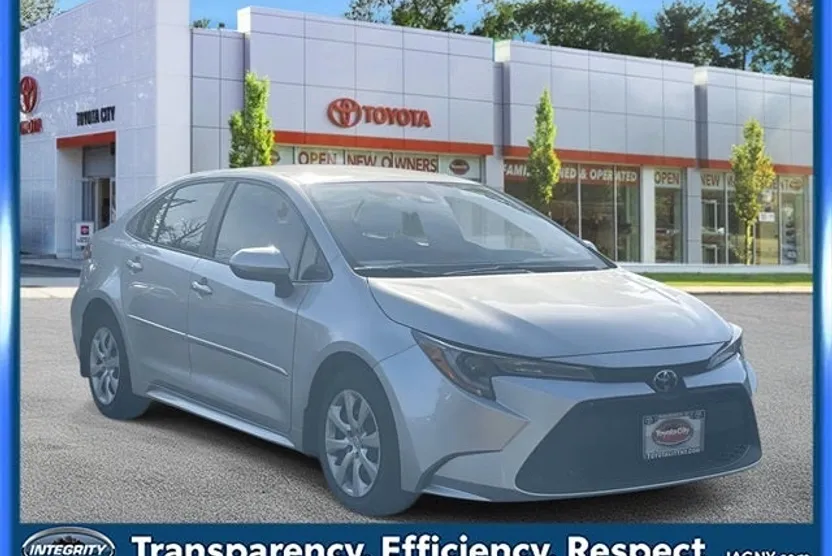 2022 Toyota Corolla LE photo 1