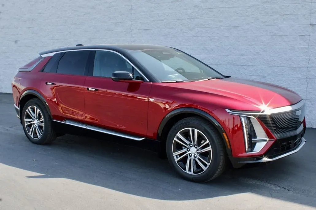 2025 Cadillac Lyriq Luxury photo 1