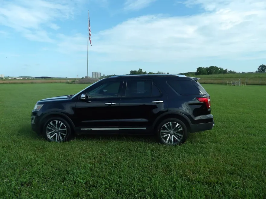 2016 Ford Explorer Platinum photo 1