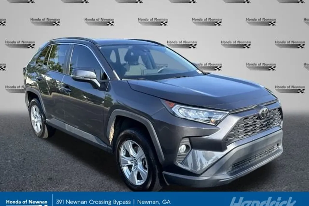 2019 Toyota RAV4 XLE photo 1