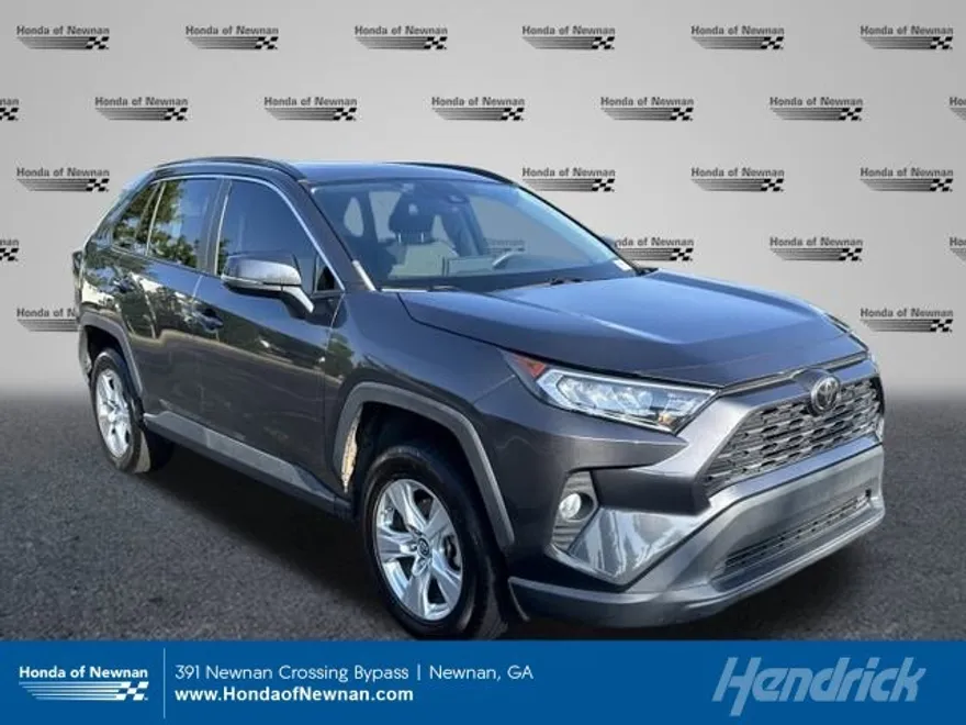 2019 Toyota RAV4 XLE photo 1