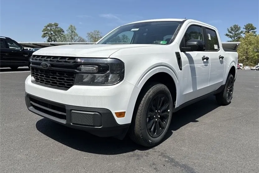 2024 Ford Maverick XLT photo 1