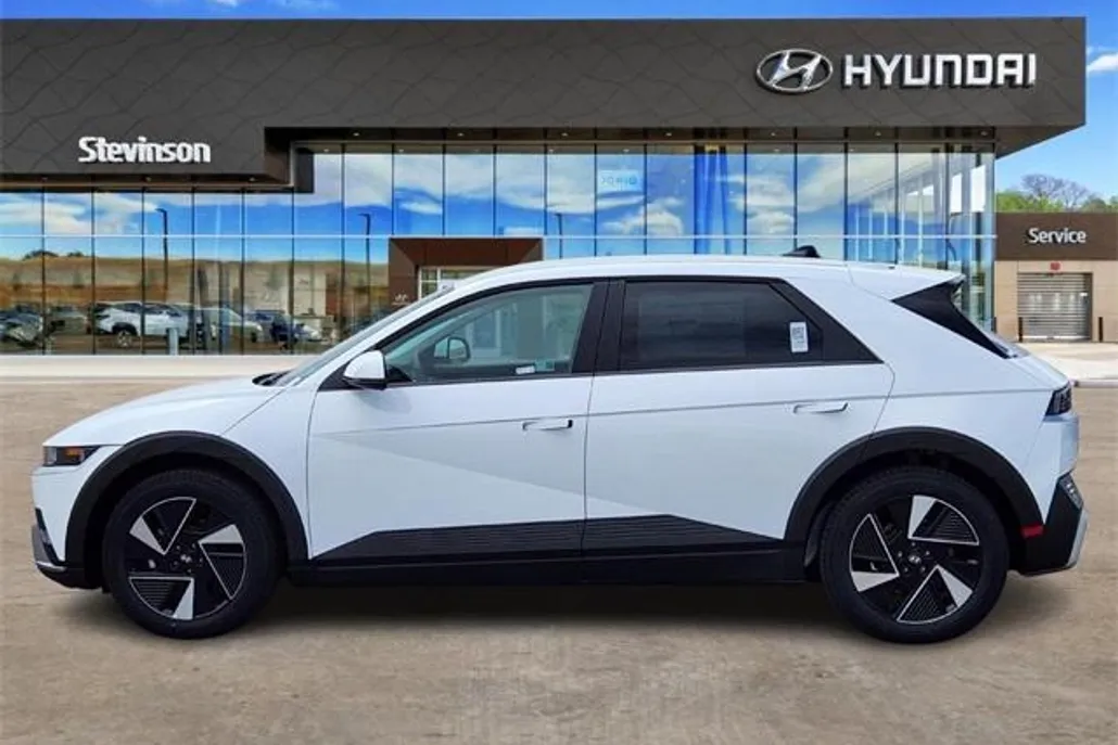 2025 Hyundai Ioniq 5 SEL photo 1