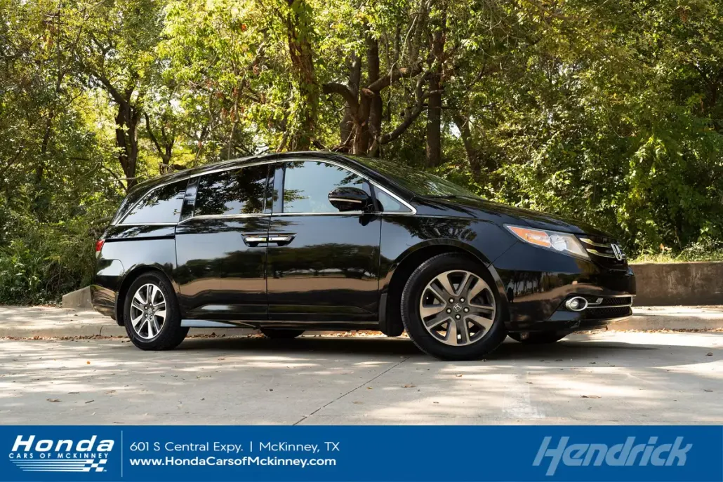 2015 Honda Odyssey Touring photo 1
