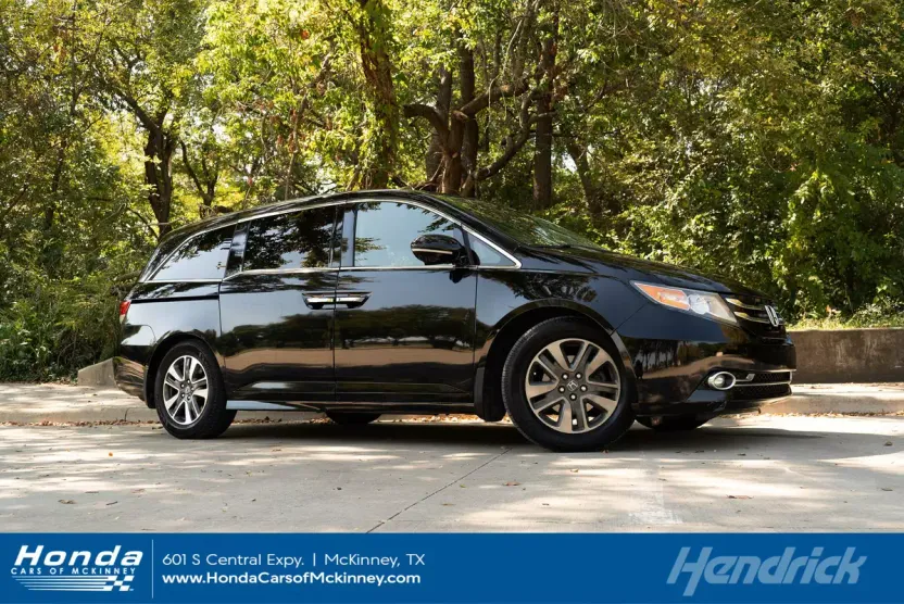 2015 Honda Odyssey Touring photo 1