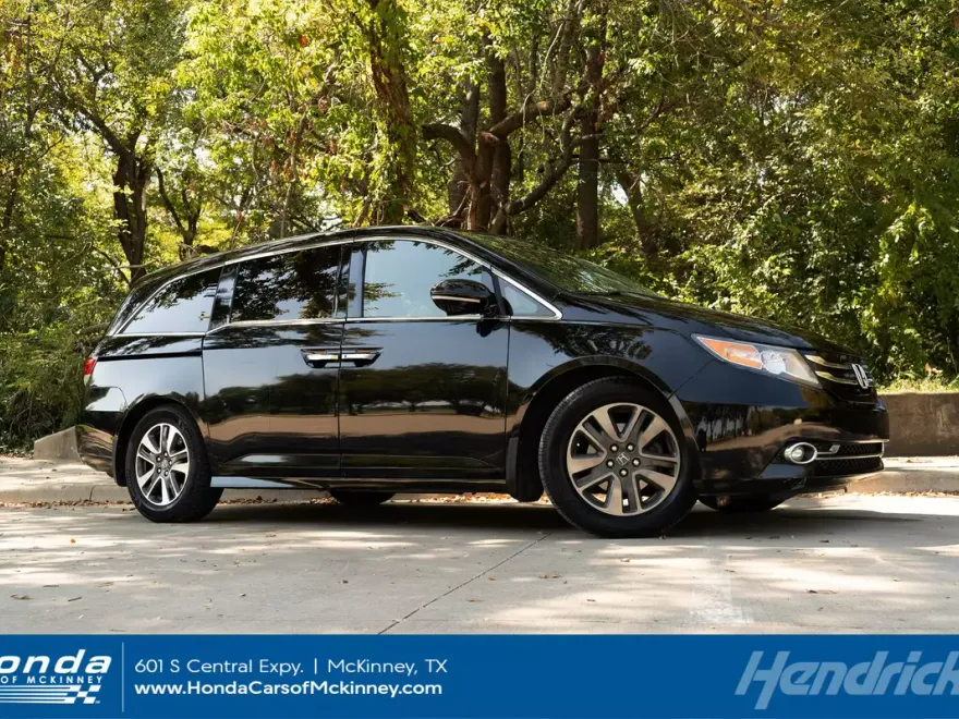 2015 Honda Odyssey Touring photo 1