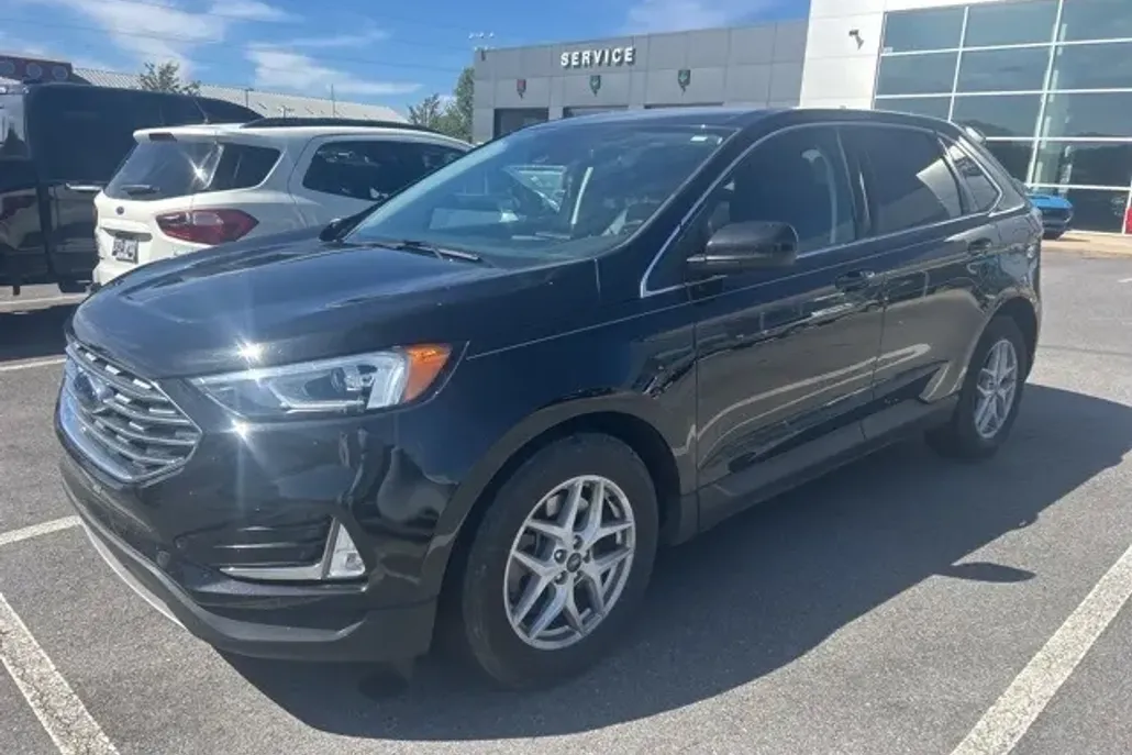 2021 Ford Edge SEL photo 1
