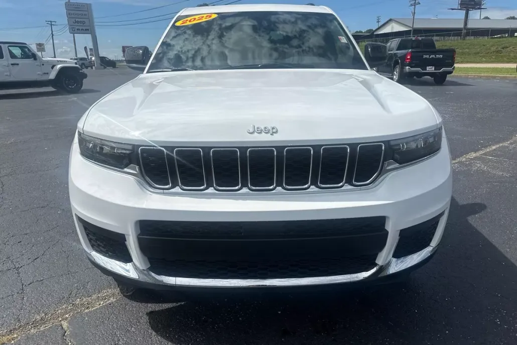 2025 Jeep Grand Cherokee Laredo X photo 1