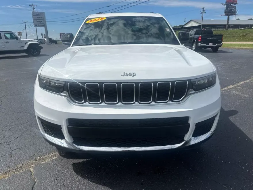 2025 Jeep Grand Cherokee Laredo X photo 1