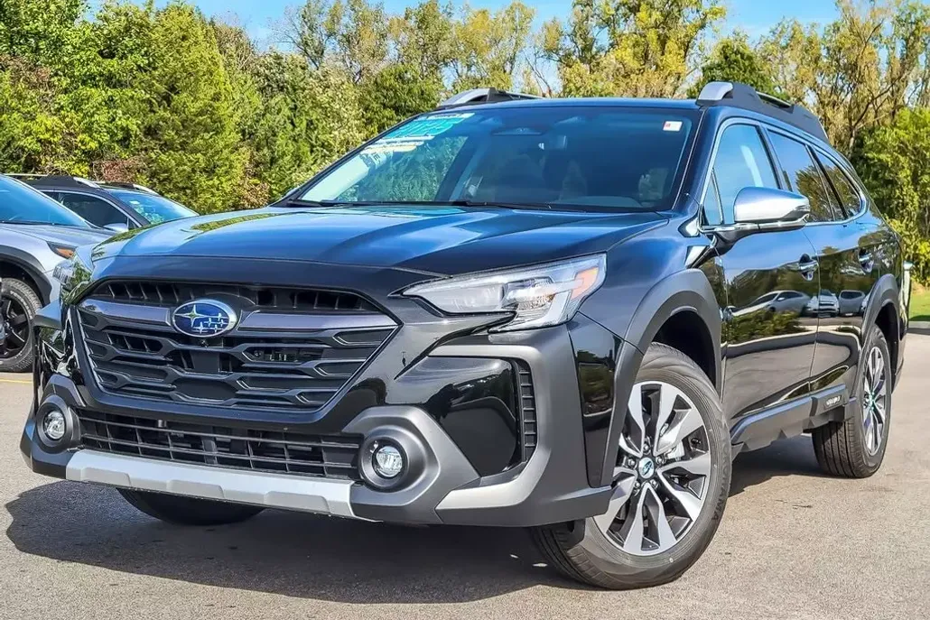 2025 Subaru Outback Touring XT photo 1