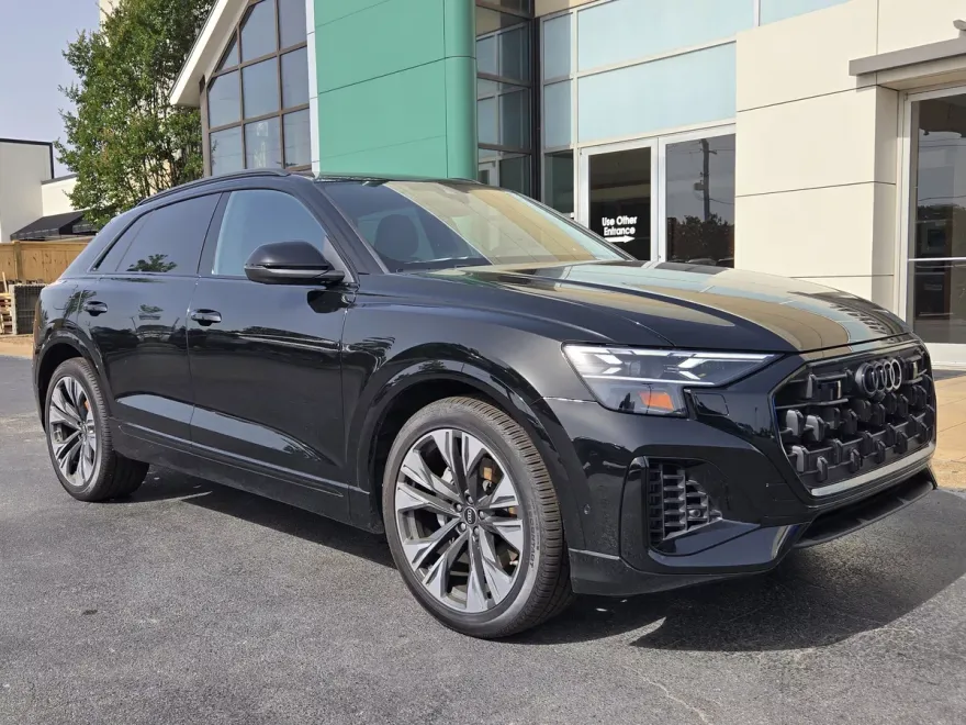 2025 Audi Q8 Prestige 55 photo 1