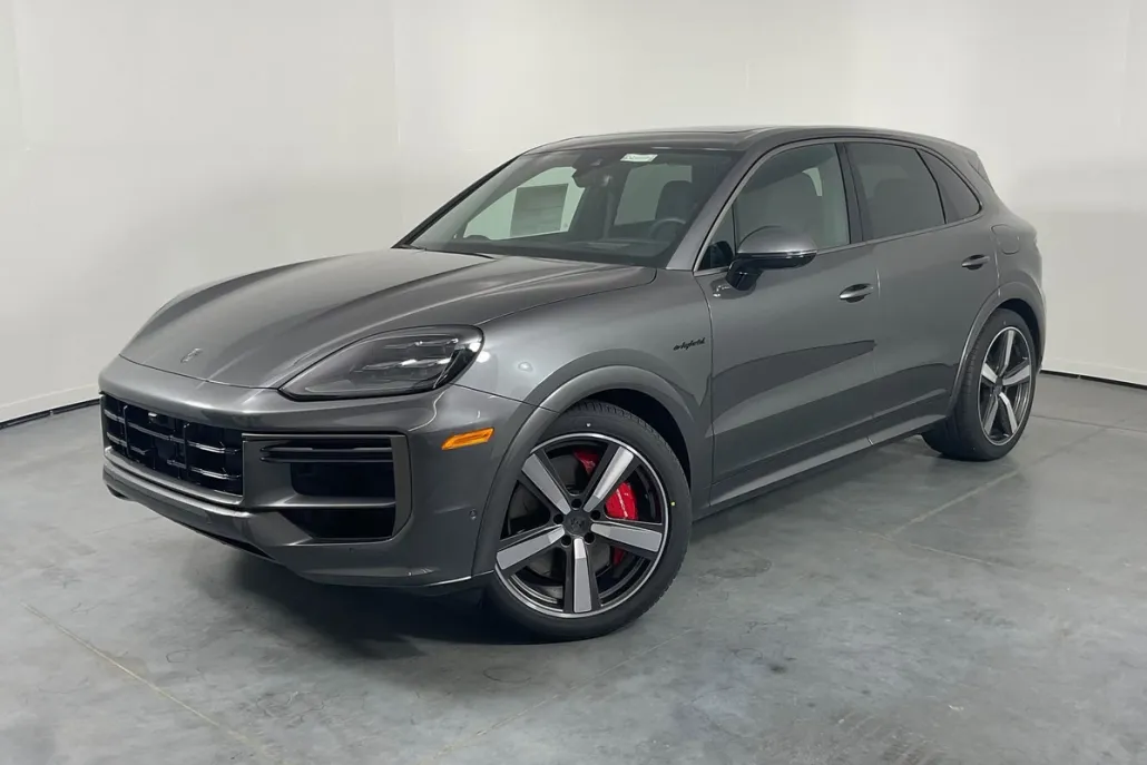 2025 Porsche Cayenne Turbo E-Hybrid photo 1
