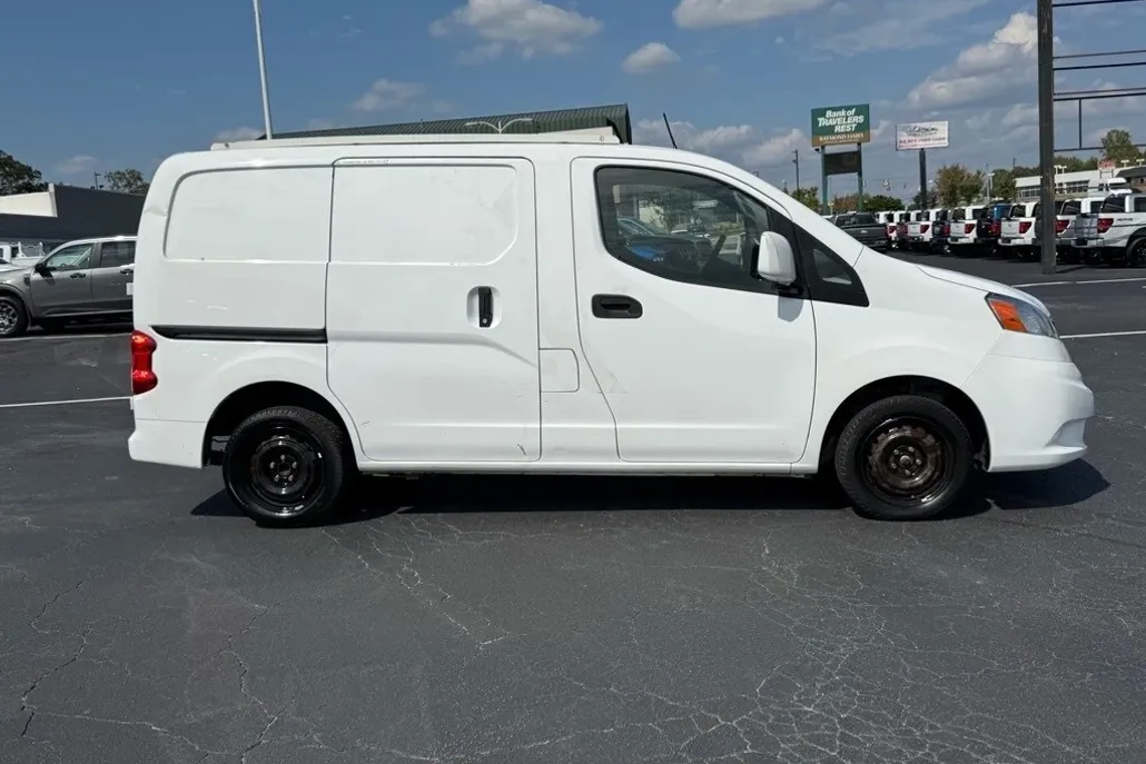 2017 Nissan NV200 SV photo 1
