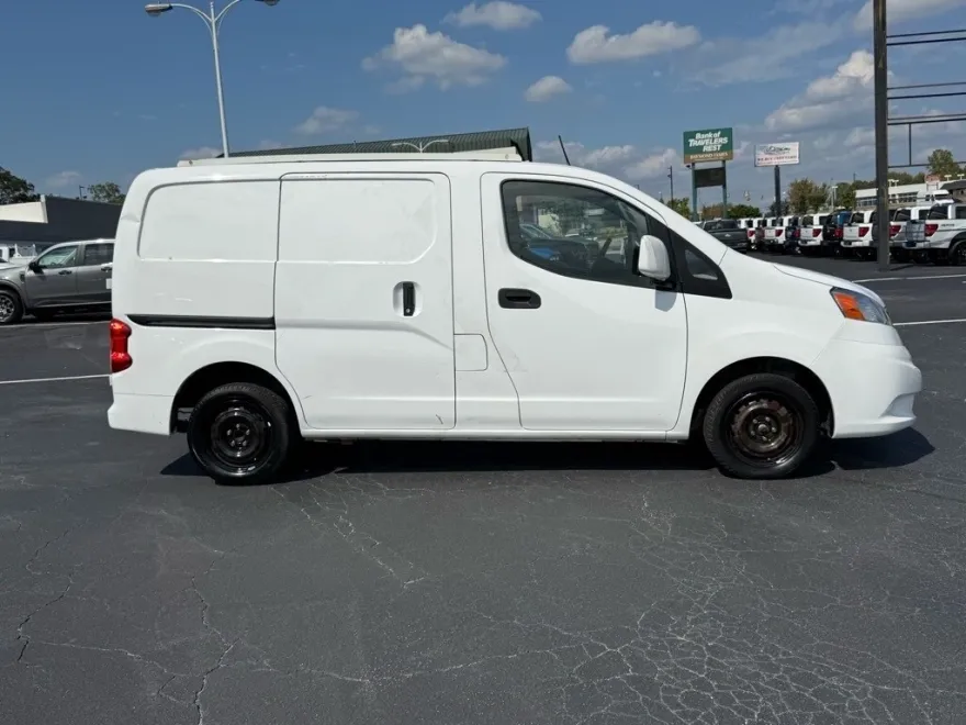 2017 Nissan NV200 SV photo 1