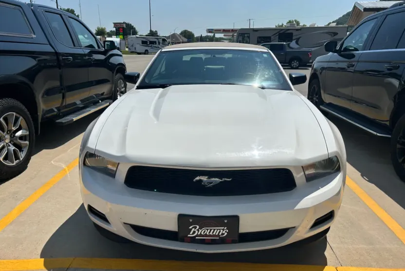 2012 Ford Mustang V6 Premium photo 1