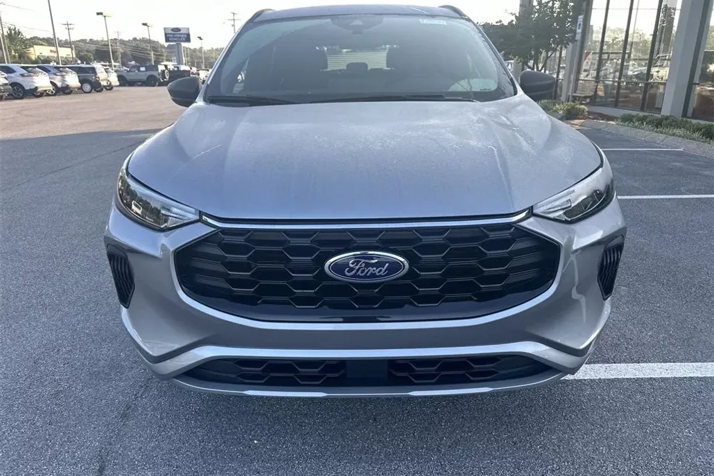 2024 Ford Escape ST-Line photo 1