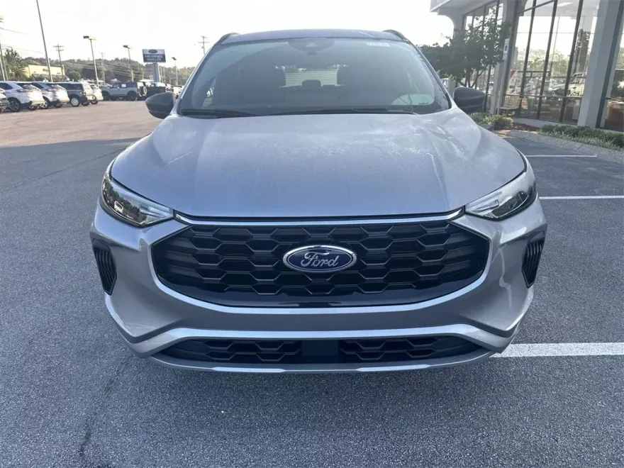 2024 Ford Escape ST-Line photo 1