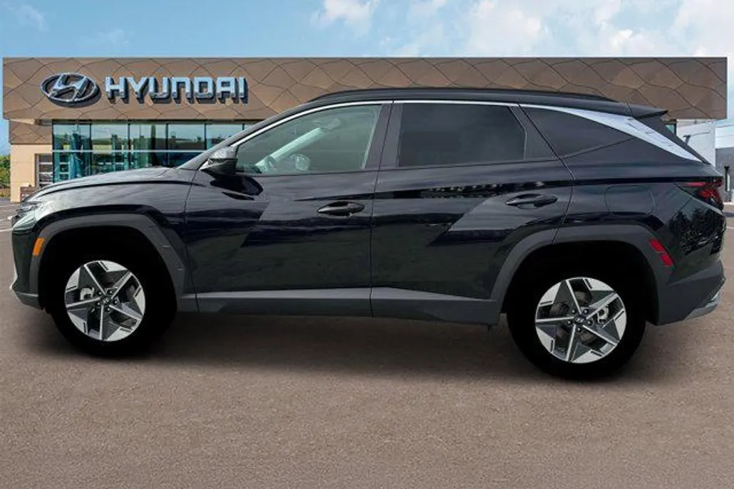 2025 Hyundai Tucson SEL photo 1