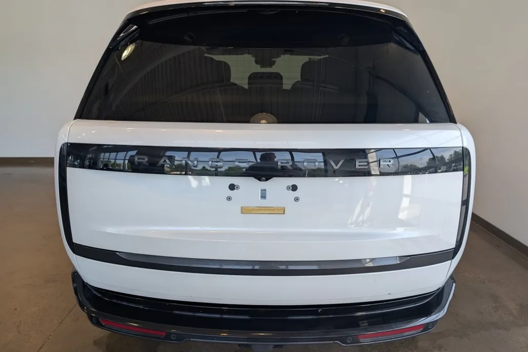 2025 Land Rover Range Rover SE photo 1