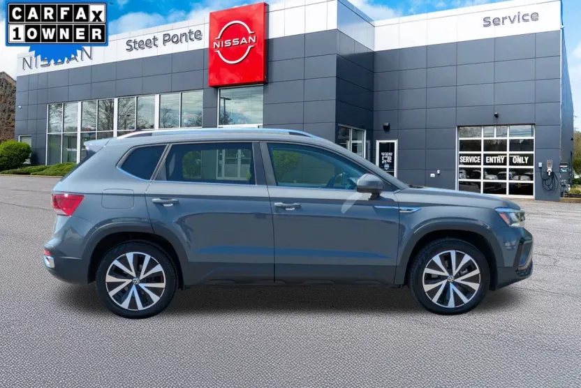 2022 Volkswagen Taos SE photo 1