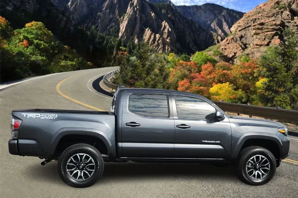 2023 Toyota Tacoma TRD Off-Road photo 1