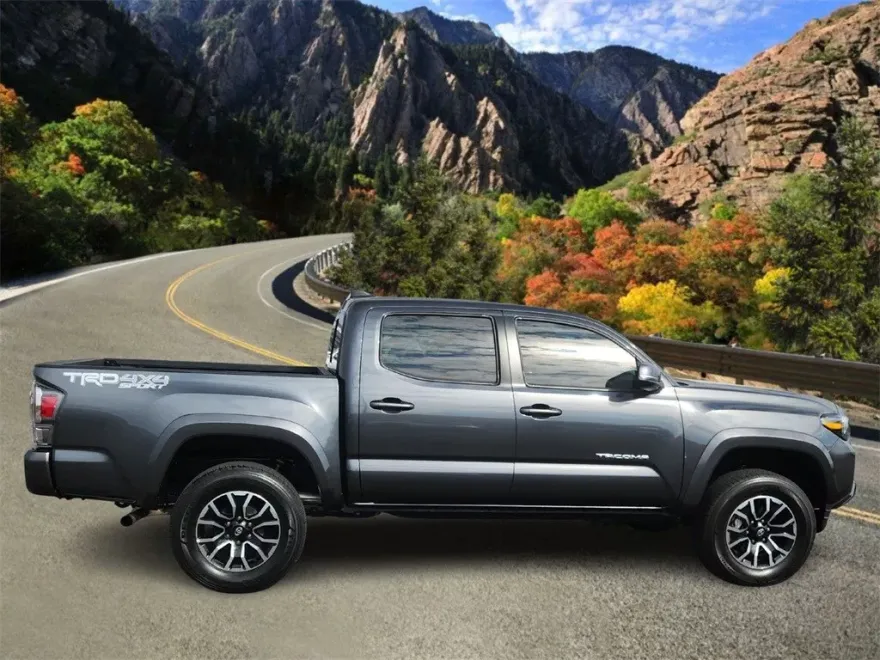 2023 Toyota Tacoma TRD Off-Road photo 1