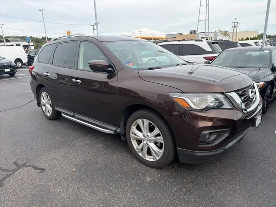 2019 Nissan Pathfinder SL photo 1