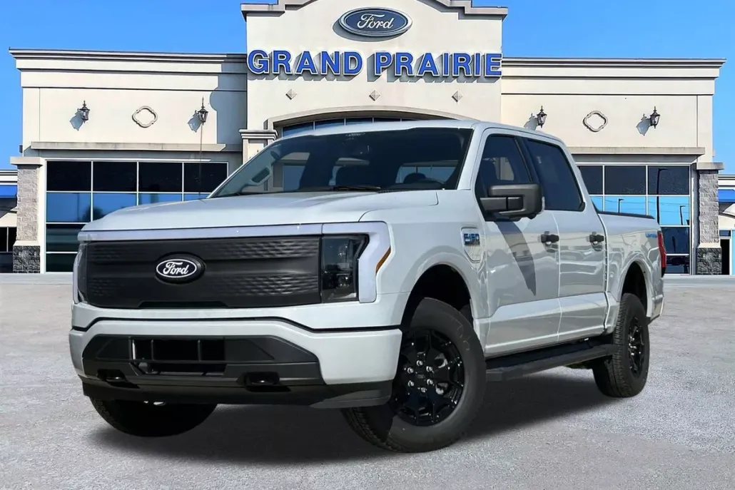 2025 Ford F-150 Lightning XLT photo 1