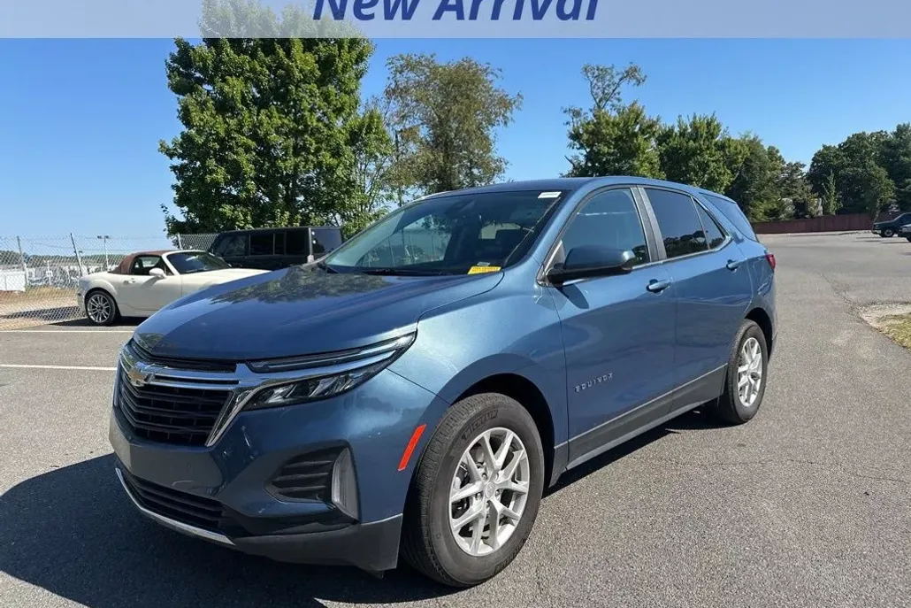 2024 Chevrolet Equinox LT photo 1