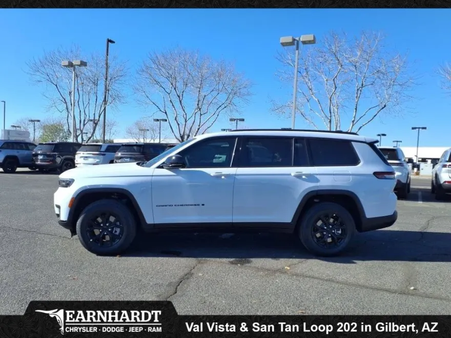 2025 Jeep Grand Cherokee Laredo Altitude photo 1
