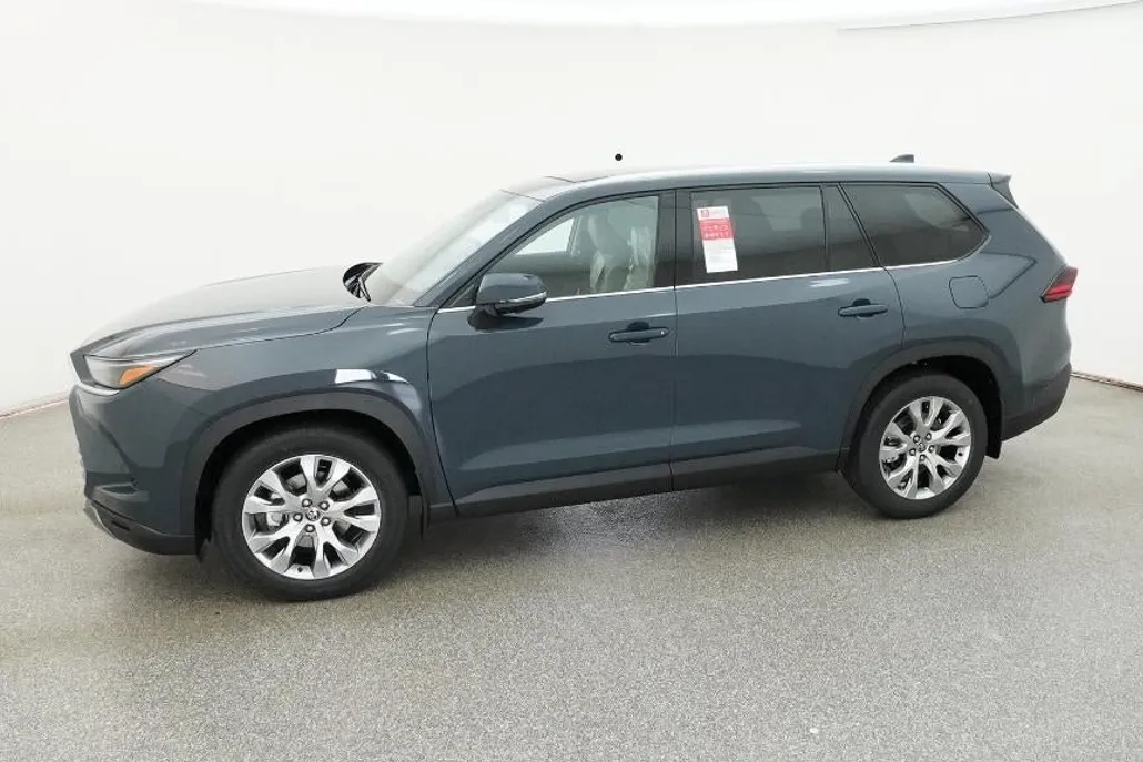 2025 Toyota Grand Highlander Limited photo 1